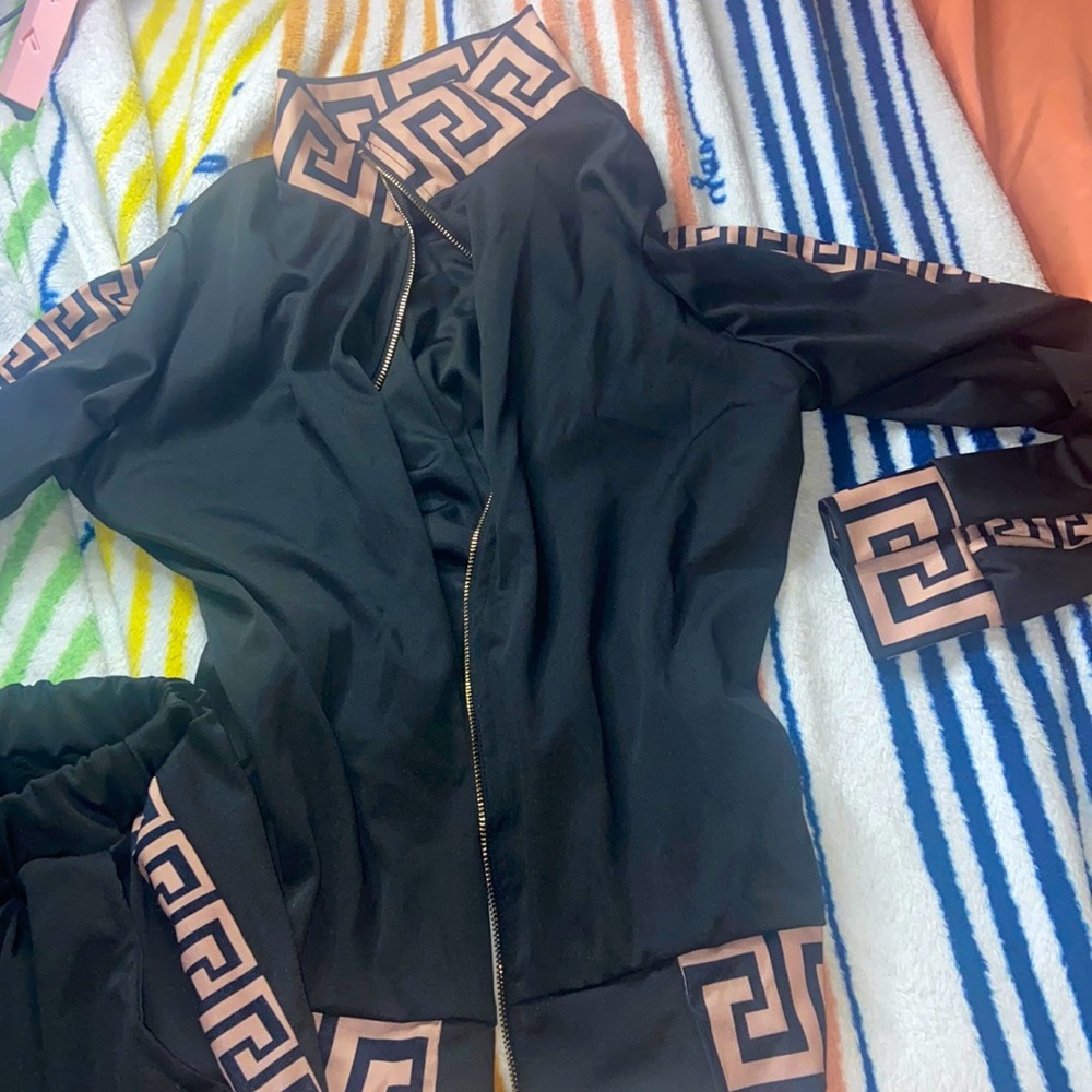 Instagram boutique @pinkbelaire jogging set - Picture 1 of 2